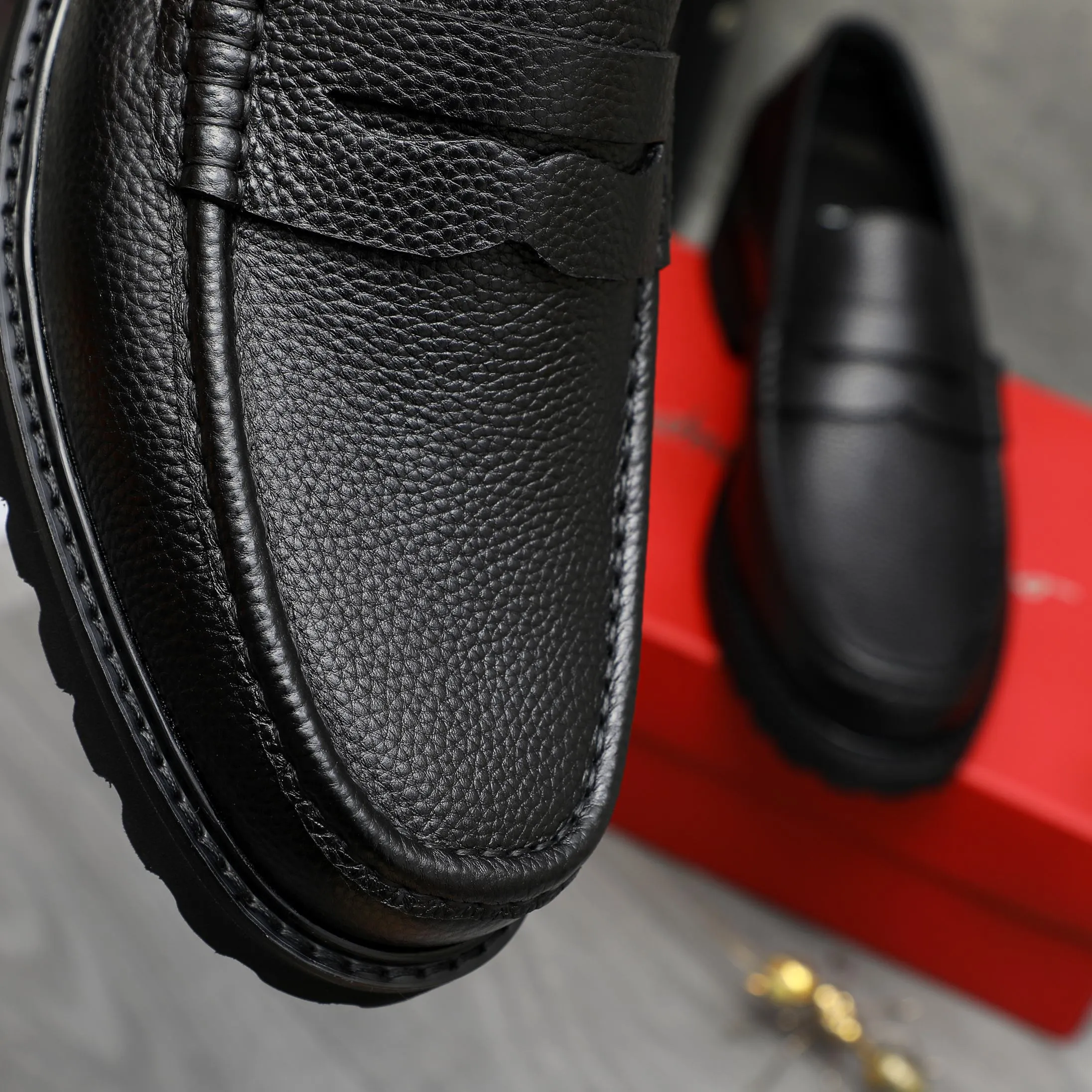 Men's shoes 💰442 Product trademark: Ferragamo "Ferragamo" business formal leather shoes Regular size: 38-46 (45.46 is custom-made and non-returnable) Product materials: Selected small pebbled cowhide upper, cowhide lining, non-slip rubber outsole